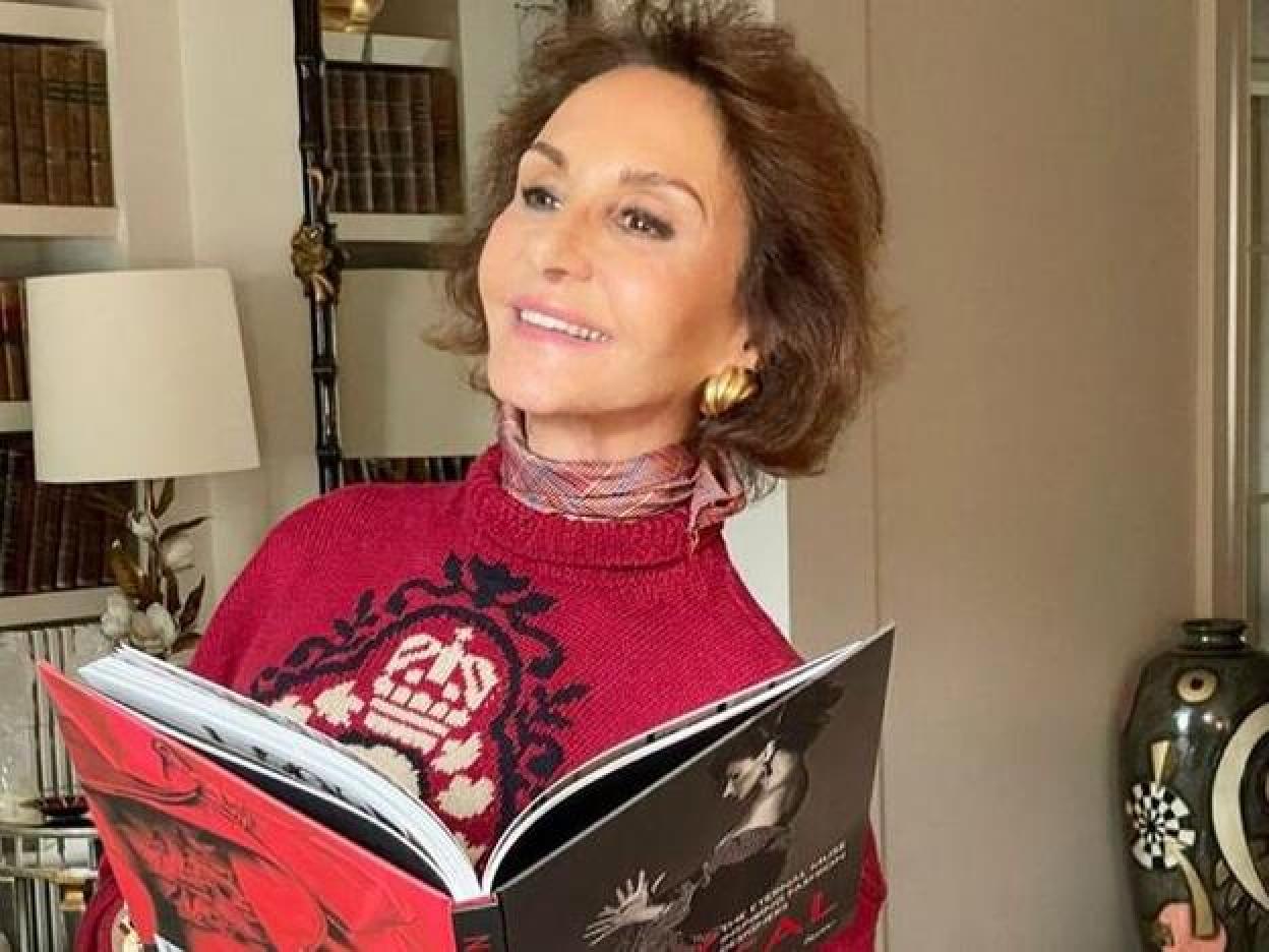 Pincha en la imagen para ver los looks de famosas como Naty Abascal o Carmen Lomana que rejuvenecen y sientan genial a cualquier edad.