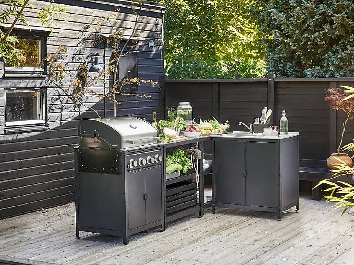 La cocina de exterior con muebles y barbacoa incluida GRILLSKÄR (865 euros en IKEA).