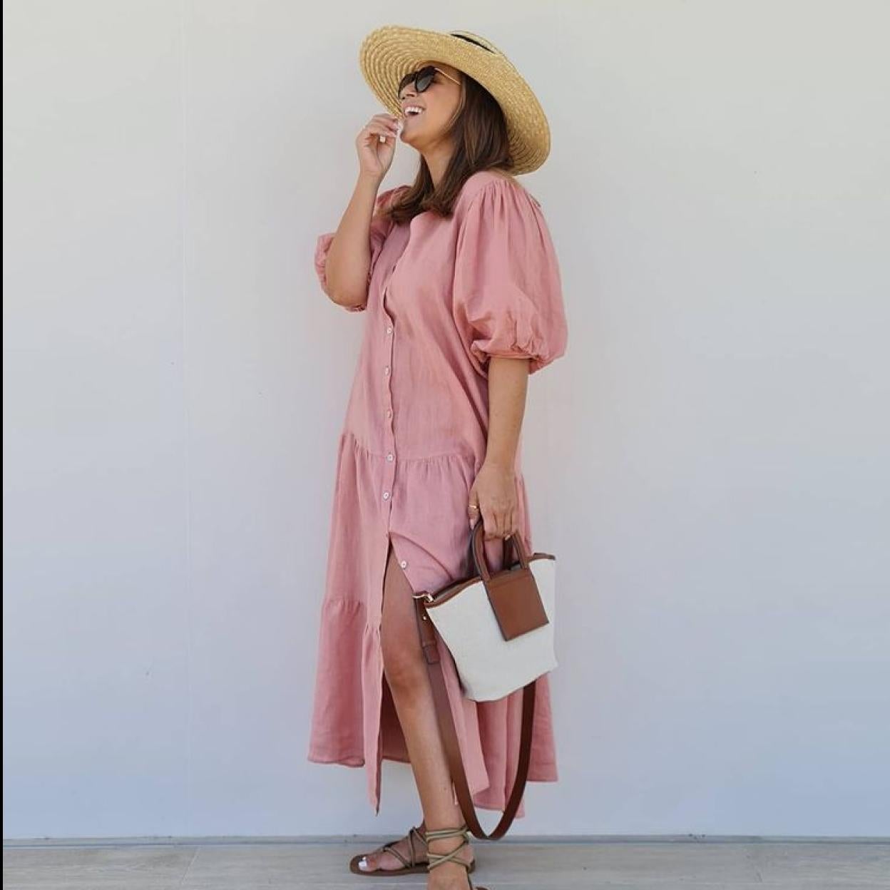 Pincha en la imagen para ver vestidos midi increíbles que sí puedes llevar después de los 50 porque te quitan un montón de años sin renunciar a la tendencia