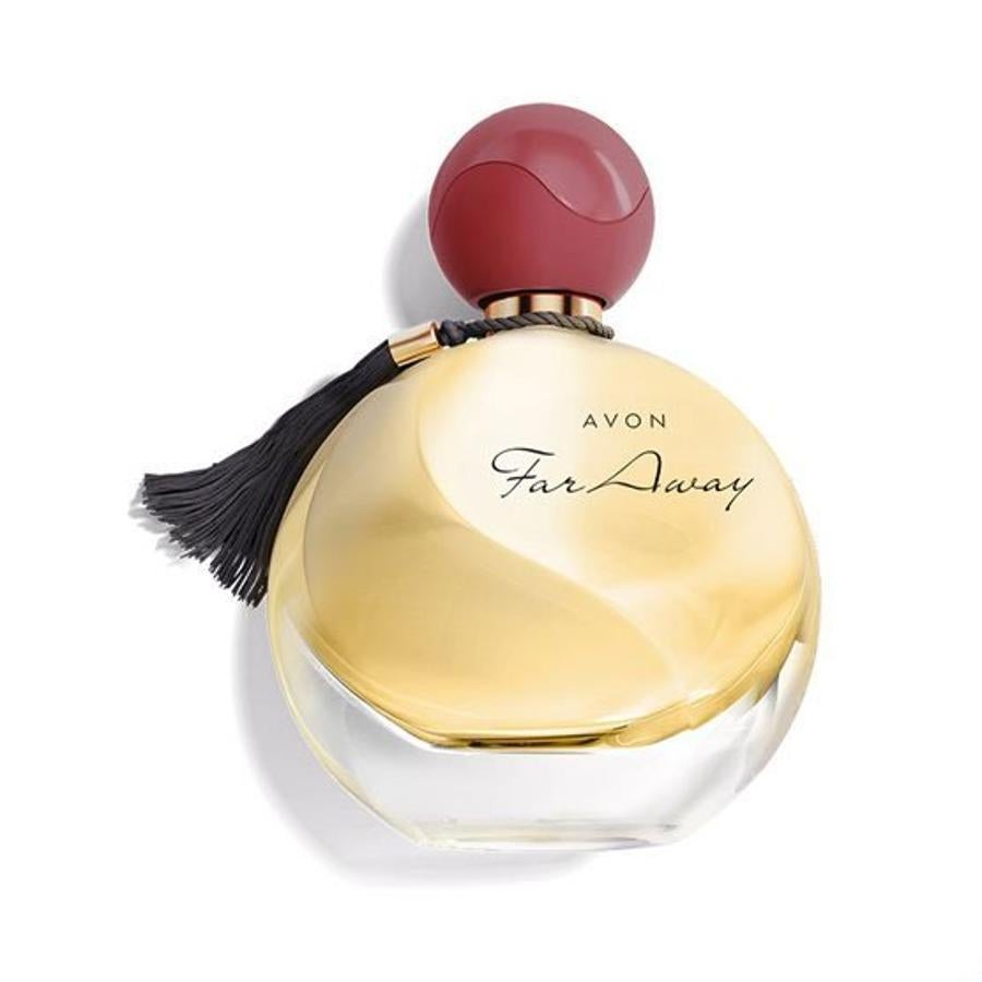 Far Away Eau de Parfum de Avon es una rica y evocadora fragancia oriental con flores exóticas y madera de sándalo. Se inicia con un aroma floral de jazmín y fresia, acentuado por notas de osmanthus, azahar y flor de melocotón. Su estela final es de vainilla, almizcle, madera de sándalo y ámbar (16,99 euros).