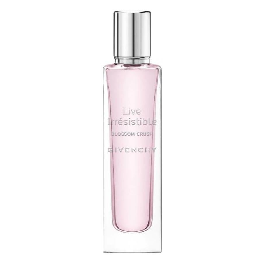 Live Irrésistible Blossom Crush de Givenchy es un perfume floral fresco y delicado que nos invita a vivir intensamente. La rosa almizclada se mezcla con las notas de peonía, combinadas con el tono dulce y amargo del grano de cacao (19,99 euros).
