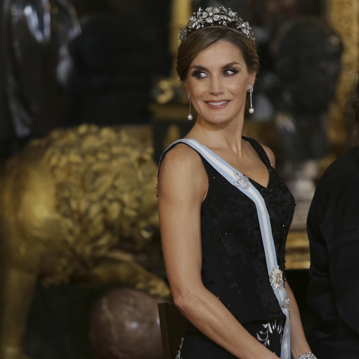 Pincha en la foto para ver los mejores looks de gala de la Reina Letizia.