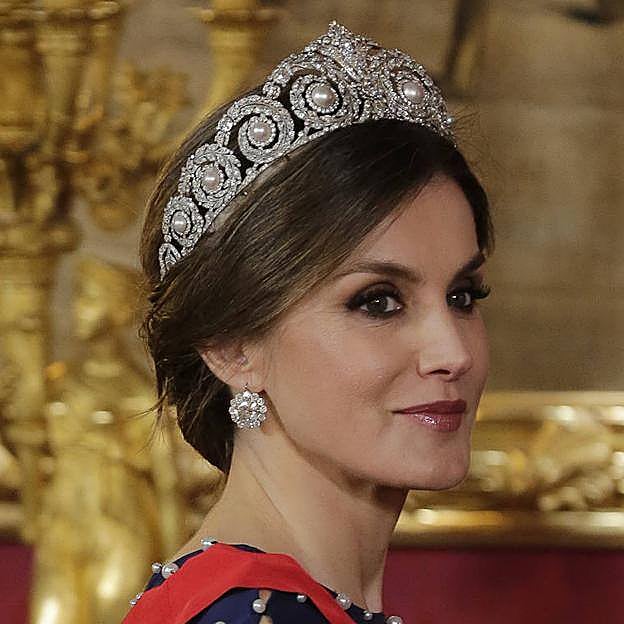 El misterio de la desaparición de las tiaras perdidas que no podrá llevar la reina Letizia: de la de Cartier de Victoria Eugenia a la de la reina Federica de Grecia