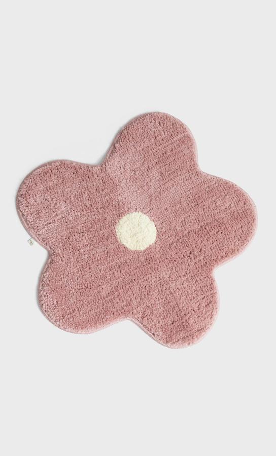 Alfombra en forma de flor (12,99 euros).