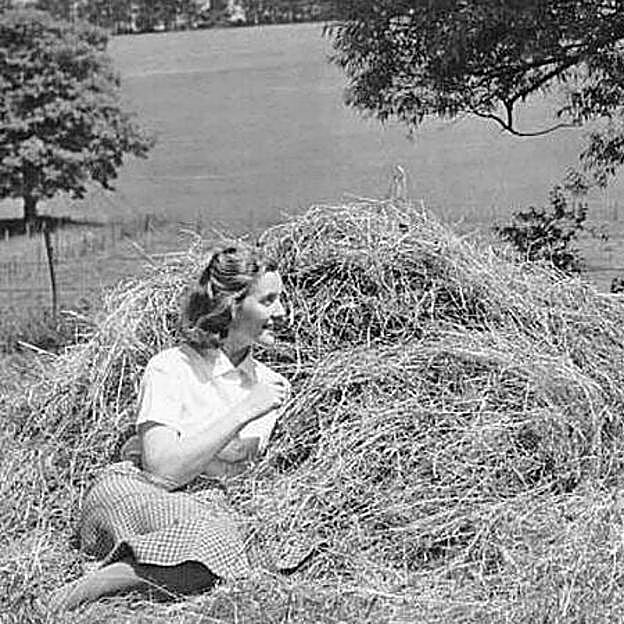 Diana Mitford en la granja en la se autoexilió cuando la liberaron de la cárcel.