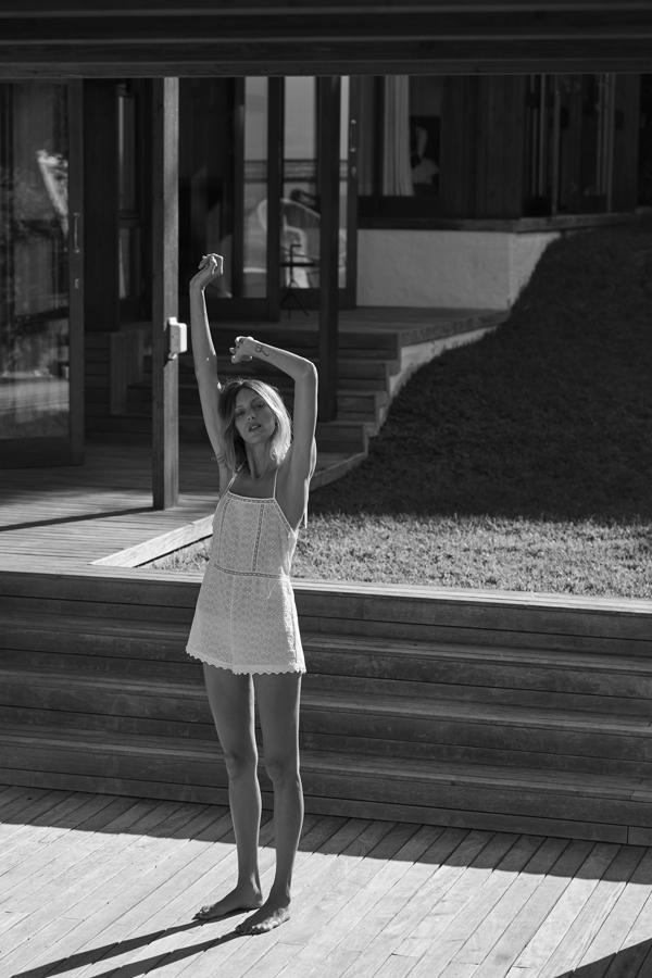 Mono blanco con calados de Zara (39,99 euros)