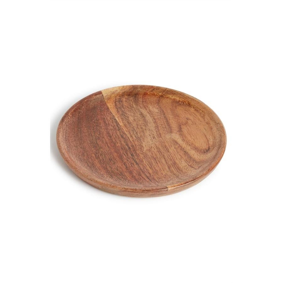 Este plato de madera pequeño es idóneo para decorar la zona de exterior. Añade unas cuantas velas, un jarrón con flores, y listo. Tiene un precio en Primark Home de 4 euros.