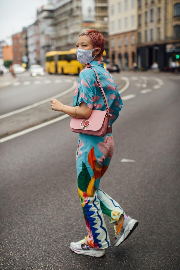 El momento pantalones flare estampados al más puro estilo setentero ha llegado para quedarse. Y este verano son más que aptos ya que hay ala venta modelos finos y fresquitos que podrás usar en los días de calor y, por supuesto, triunfar.