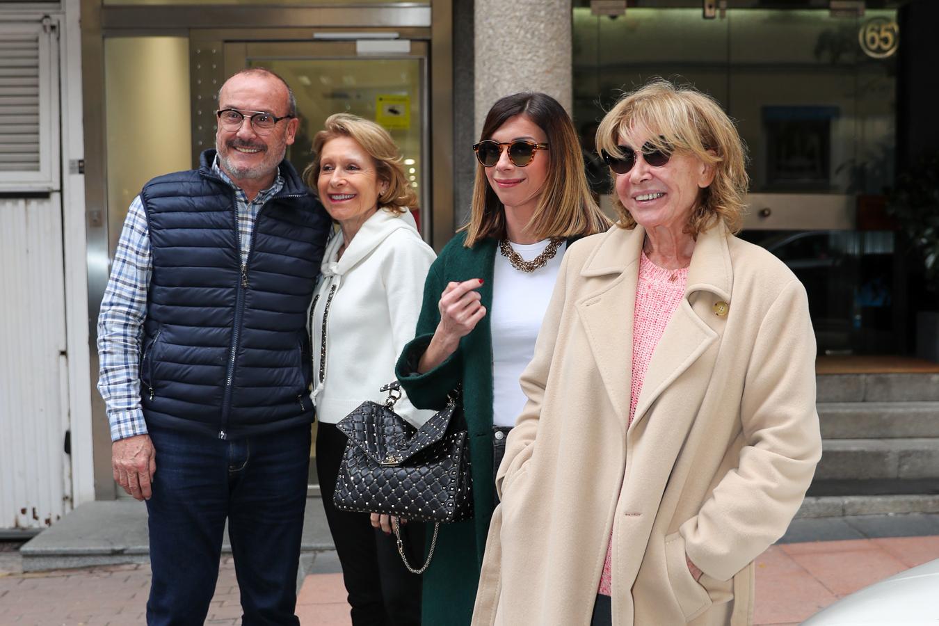 Durante todos estos meses su mayor apoyo ha sido su familia y amigos, pero en especial su hija Alba, que a pesar de vivir en Ámsterdam con su marido e hijos, a penas se ha separado de su madres en lo momentos más duros.