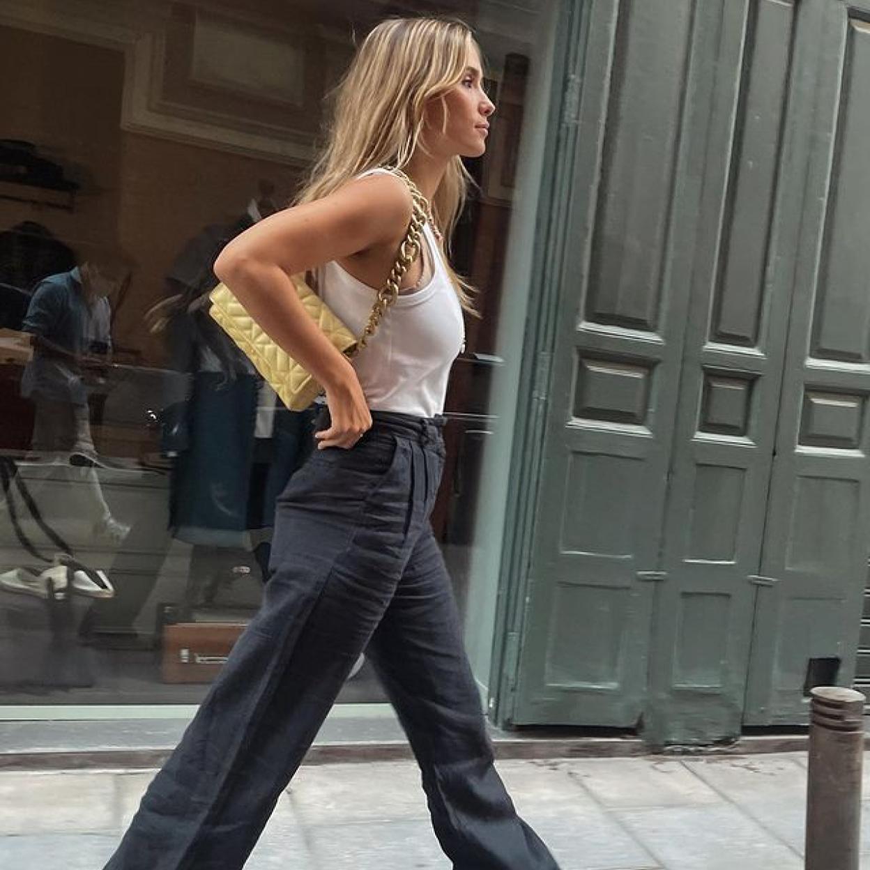 Pincha en la imagen para ver 7 pantalones anchos con cintura alta de Uterqüe que sientan de maravilla y son comodísimos