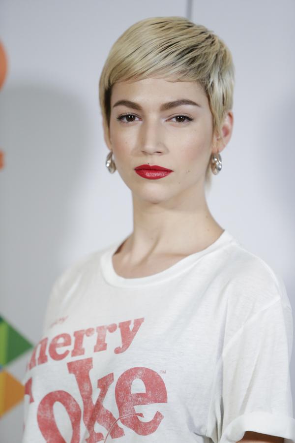 Y sí, el pixie también lo ha lucido con un rubio platino que nos dejó con la boca abierta y que no ha vuelto a repetir en ninguna otra ocasión.