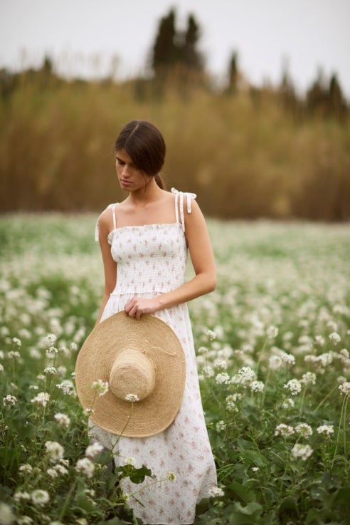 Nos recuerda a nuestra más tierna infancia y se lleva en vestidos con estampados románticos. Éxito asegurado. 