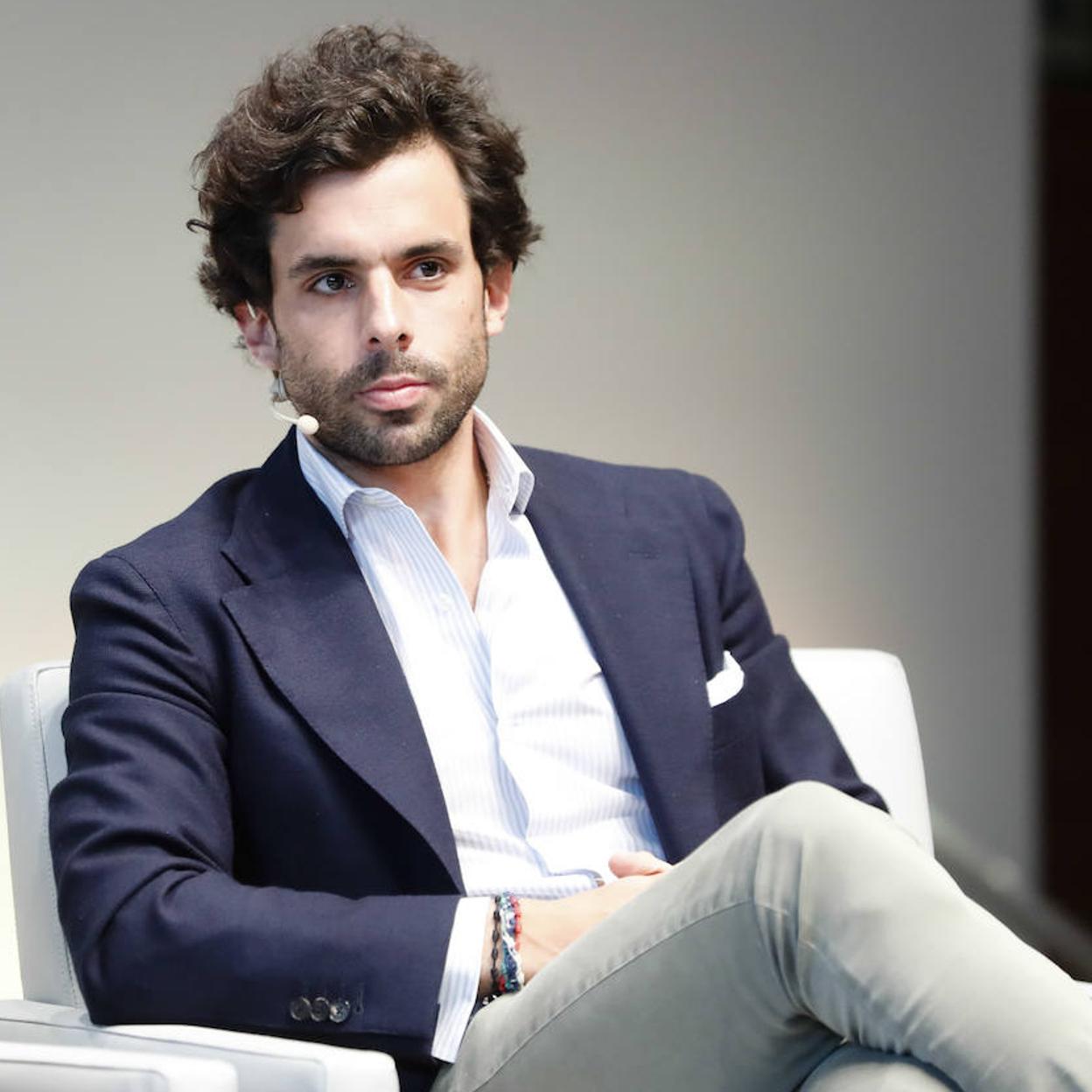 Pincha en la foto para ver los famosos cuyas relaciones de la era COVID podrían pender de un hilo (y algunas ya ni eso)