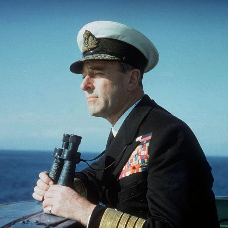 Lord Mounbatten fue un hombre clave en la vida de Felipe de Edimburgo. Pincha en la imagen para hacer un repaso de su vida en fotografías