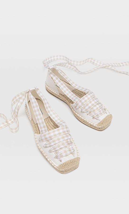 Alpargatas de cuadros vichy (25,99 a 15,99 euros).