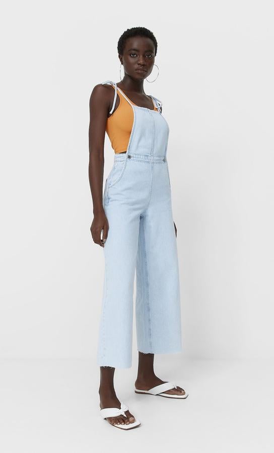 Peto largo vaquero (rebajado de 29,99 a 15,99 euros).