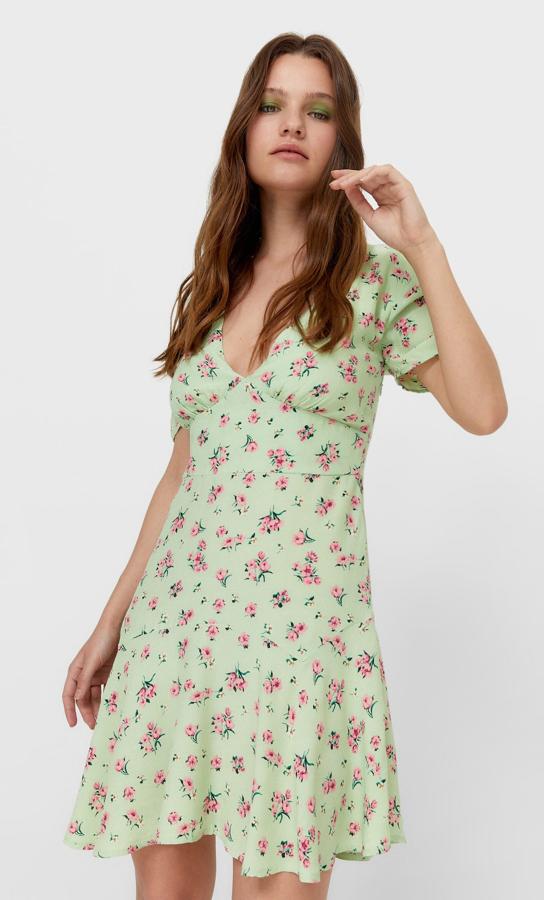 Vestido corto de flores (rebajado de 25,99 a 9,99 euros).