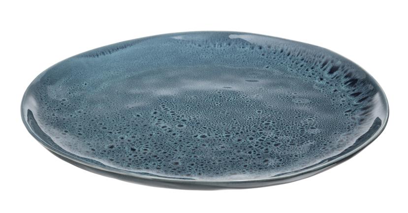 Este plato decorativo (12 euros) de Ikea es ideal para añadir unas cuentas velas, o jarrones mini en un rincón del dormitorio. Está elaborado de una forma muy especial, y es que se ha creado superponiendo varias capas de vidriado que reaccionan entre sí durante la cocción.