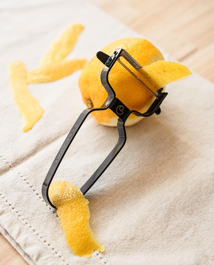 Diseñador por el pastelero Cédric Grolet, este pelador se convertirá en uno de tus esenciales. Cuesta 9,99 euros.