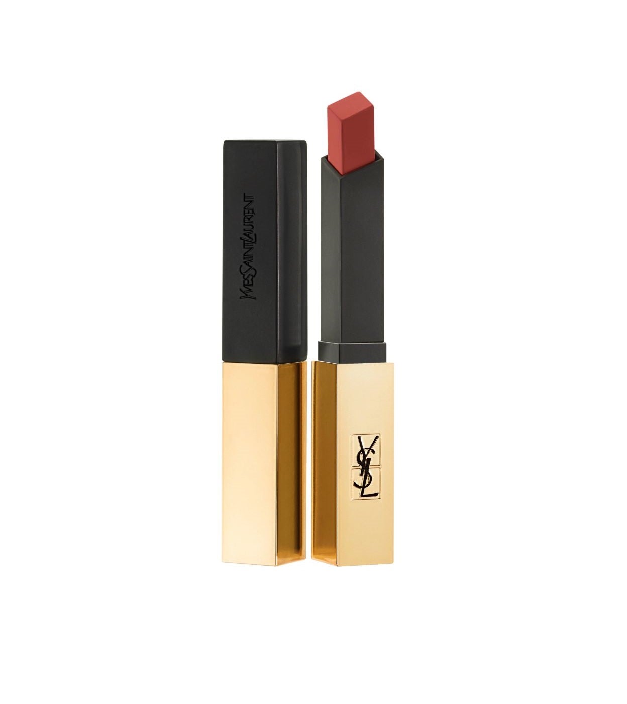 Los labiales en todas sus versiones recuperan por fin su status. Y qué mejor que maquillar los labios con el icónico Rouge Pur Couture de Uves Saint Laurent.