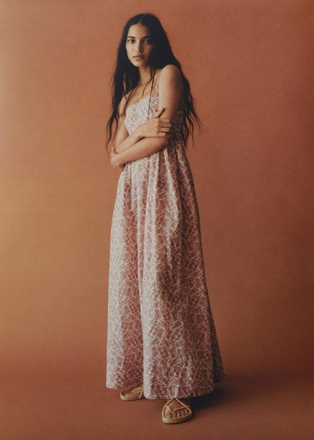 Vestido largo con estampado de flores multicolor de Mango (39,99 euros)