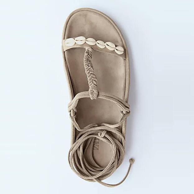 El modelo con abalorios cuesta 59,95 €