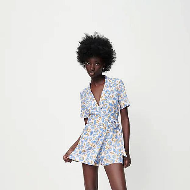 Nuestro favorito es el mono con estampado floral