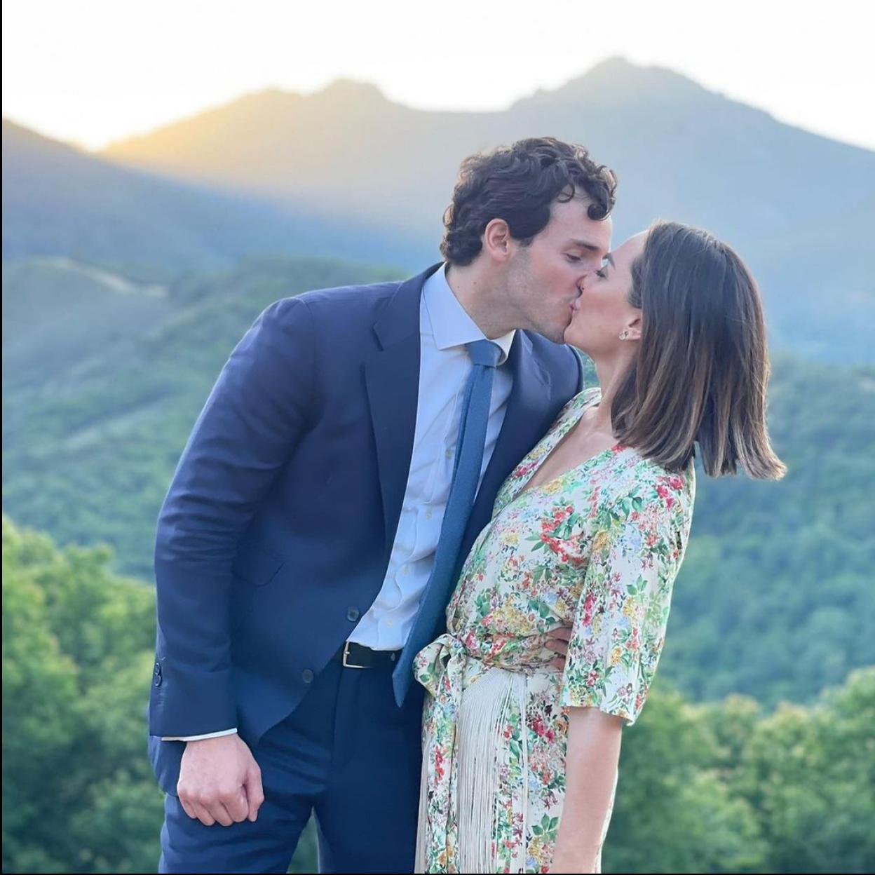 Tamara Falcó y su novio, Íñigo Onieva, se van de boda mañana en Cádiz. 