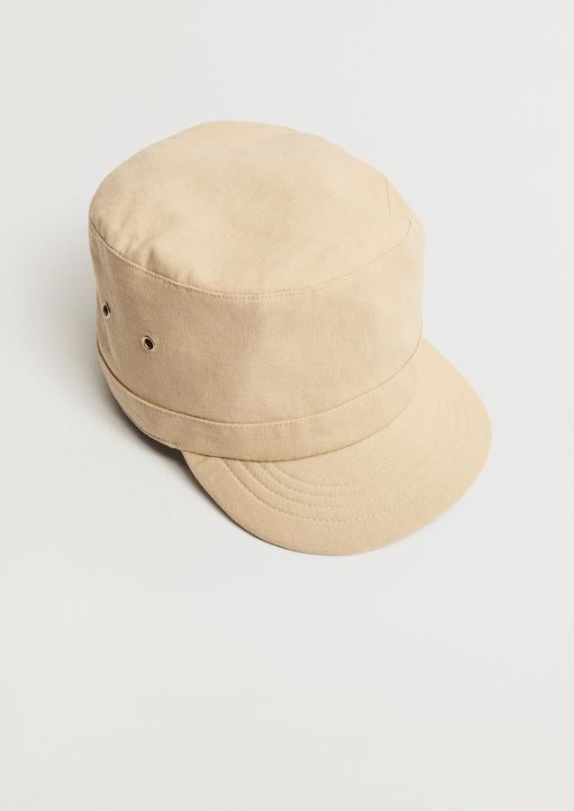 En color crudo, esta gorra de lino con visera está rebajada y tiene ahora un precio de 7,99 euros (antes 15,99 euros).