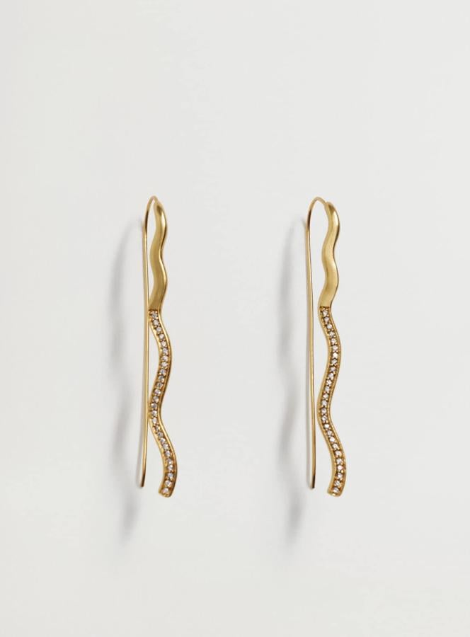 Bañados en oro de 24K, estos pendientes colgantes de diseño largo abalorios de cristal tiene un precio rebajado de 12,99 euros (antes 25,99 euros).