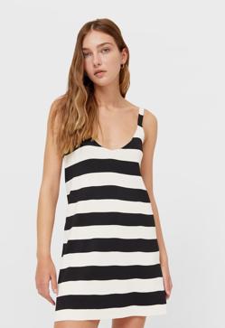 Imagen secundaria 2 - De tirantes y con un tejido ligero que sienta de maravilla, este vestido de rayas promete arrasar.