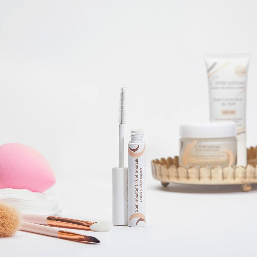 Este tratamiento consigue unas pestañas más gruesas y manejables. Su composición cuenta con ingredientes botánicos y vitamina B5, aptos para pieles sensibles. ¿El resultado? Unas pestañas radiantes. 