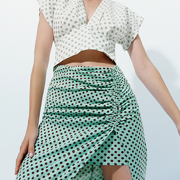 Detalle de la falda de lunares de la nueva colección de Zara.