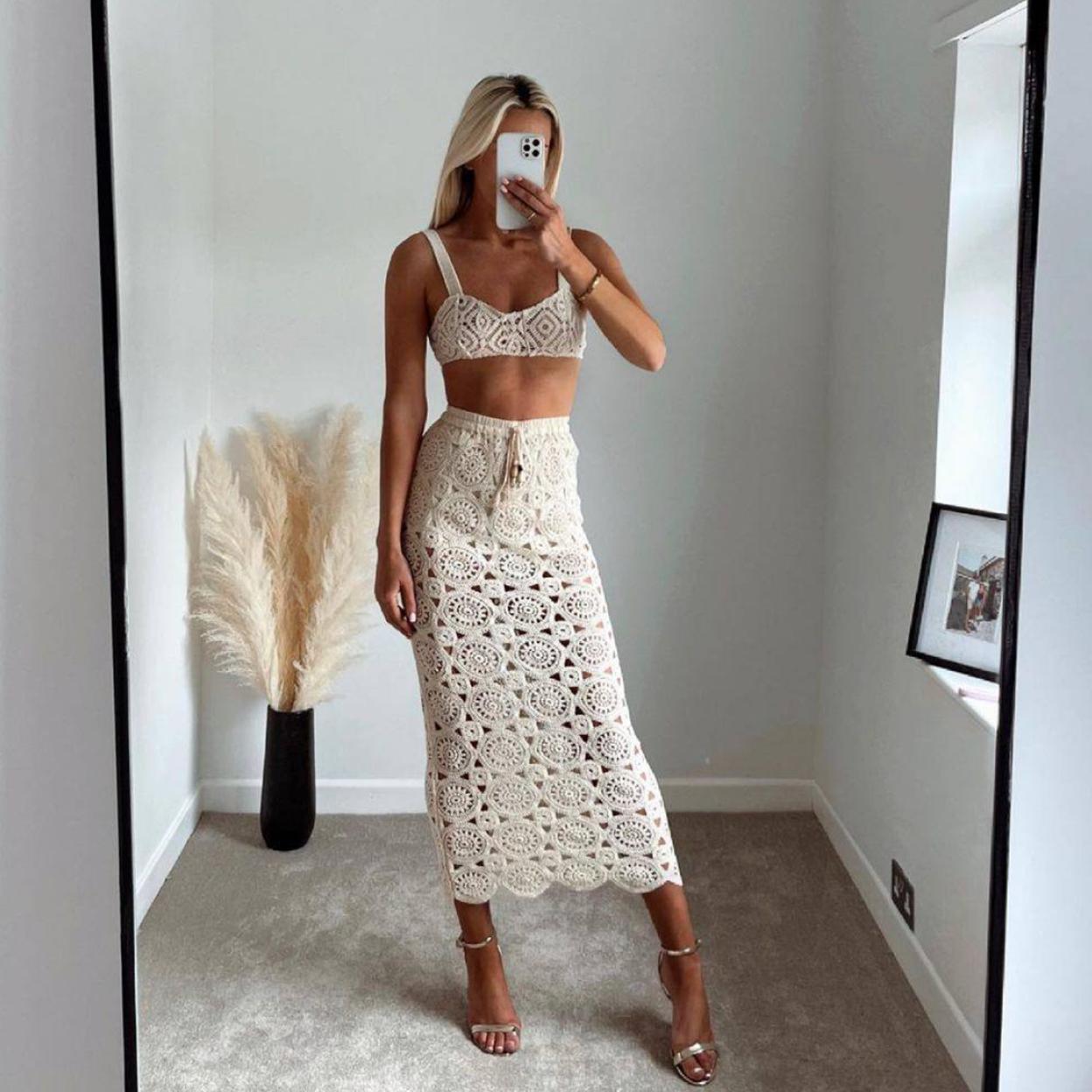 Pincha en la foto para ver los bolsos más bonitos y combinables de Zara