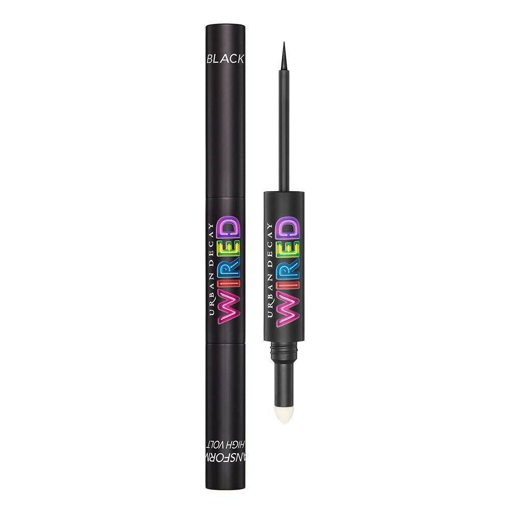 La nueva colección WIRED de Urban Decay tiene un delineador negro líquido y vegano con una ultra precisióny acabado magistral. Este eyeliner tiene que estar en cualquier neceser para crear una mirada de infarto. (antes: 22,99 euros; ahora: 16 euros) 