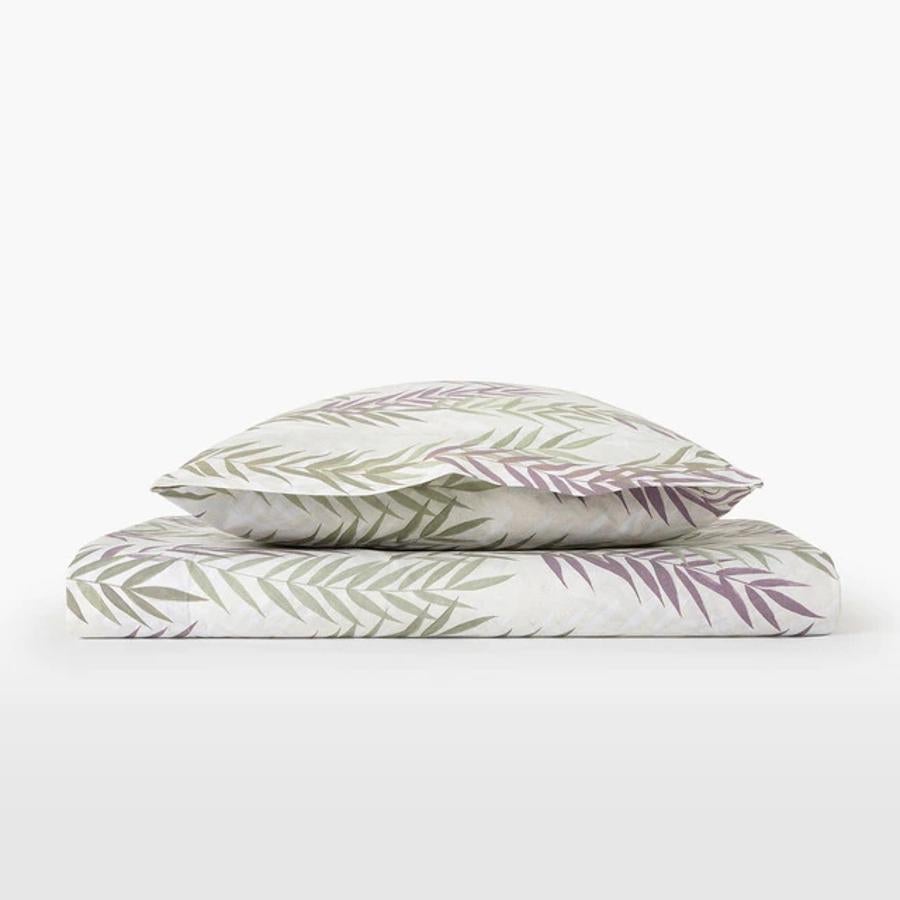 Este juego de sábanas de diseño floral está hecho en España, y además usando la estampación digital. Son sábanas de algodón, y tiene un precio de 41,95 euros.