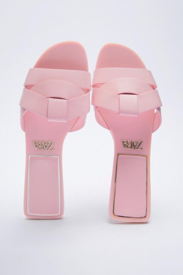 El rosa, en su versión pastel, es otra de las nuevas apuestas (25,99 euros). 