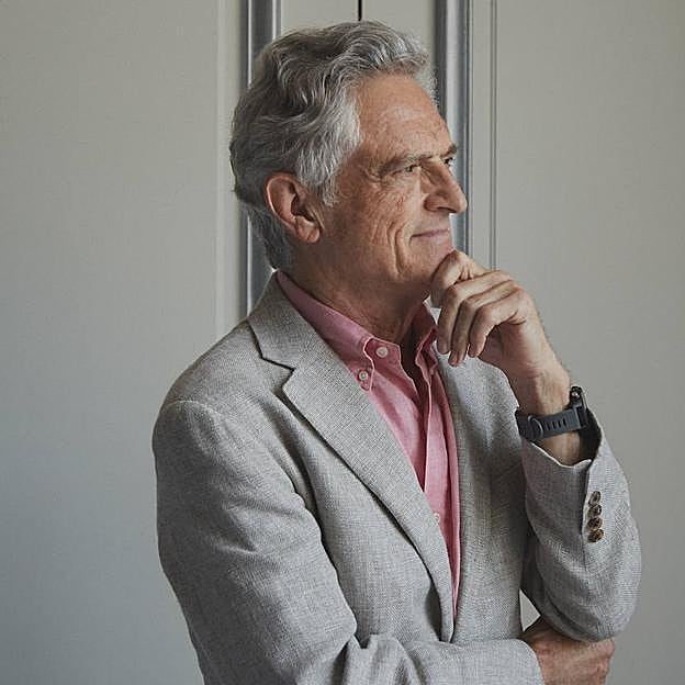 Retrato del psiquiatra Luis Rojas Marcos.