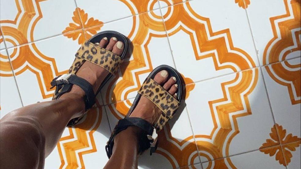 Los 'ugly shoes' arrasan en Instagram y te enseñamos los modelos más populares para este verano.