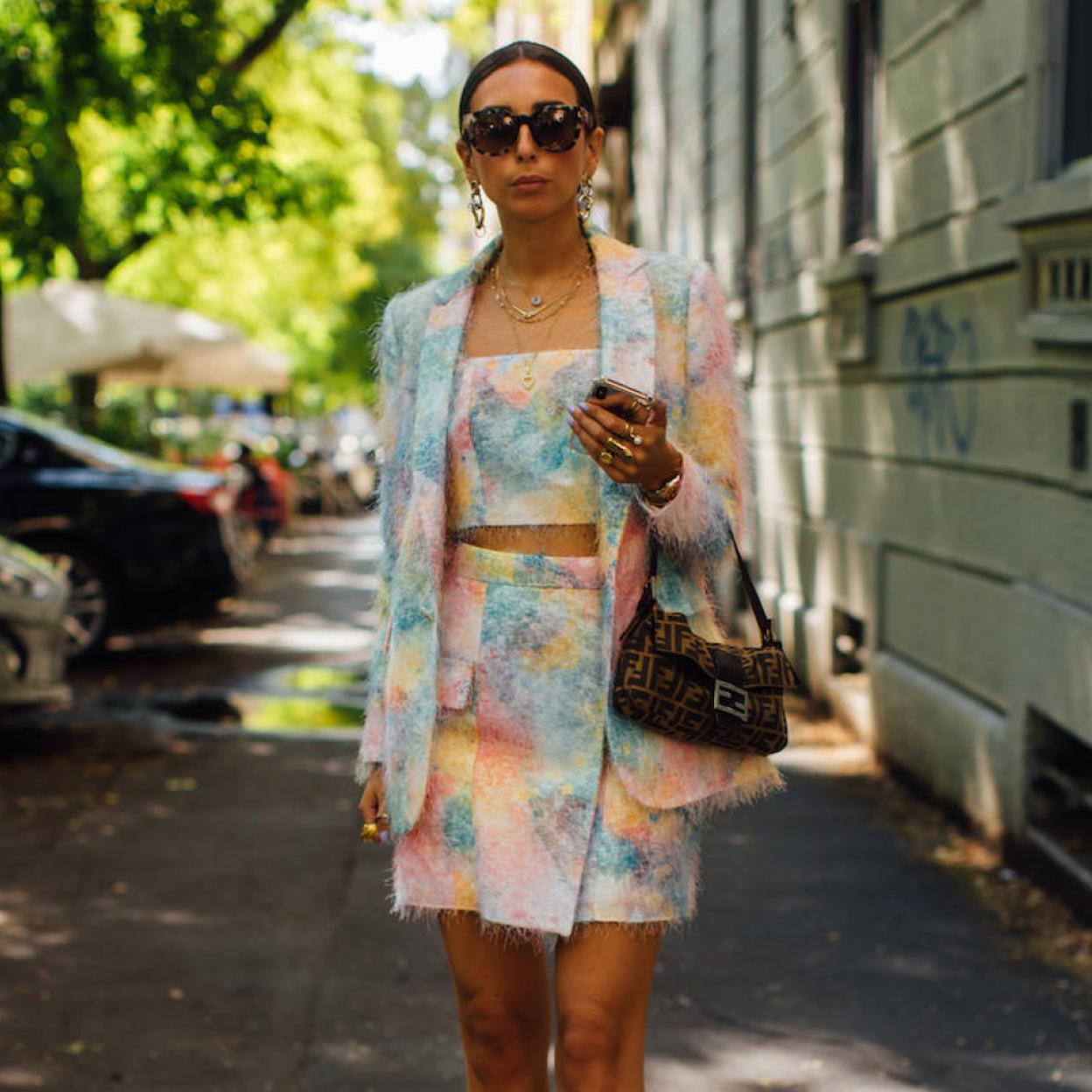 Pincha en la foto para ver las minifaldas más espectaculares que te puedes comprar en rebajas y te vas a poner todo el año