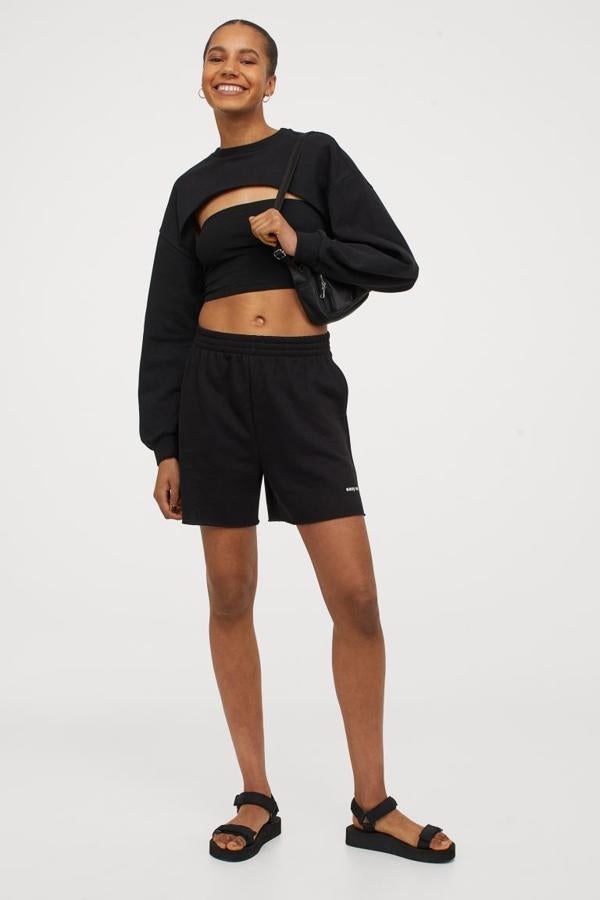 Short de tiro alto negro (rebajado a 4,99 euros).