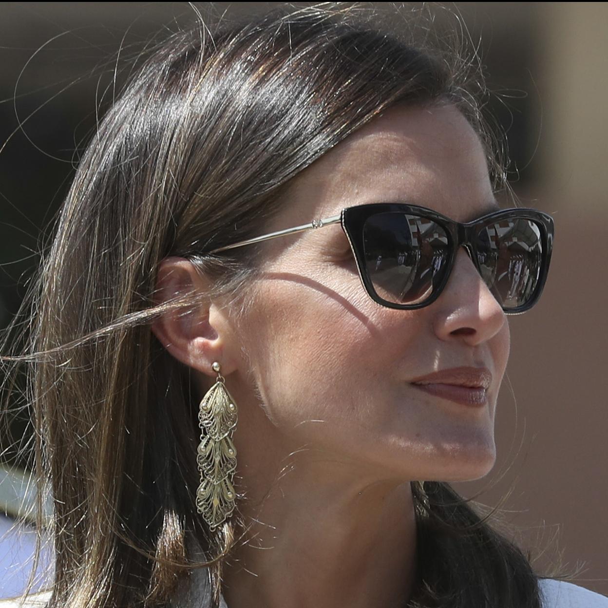 Pincha en la imagen para ver las gafas de sol de Letizia, Kate, Rania o Máxima: el accesorio que más dice sobre la personalidad de las royals.