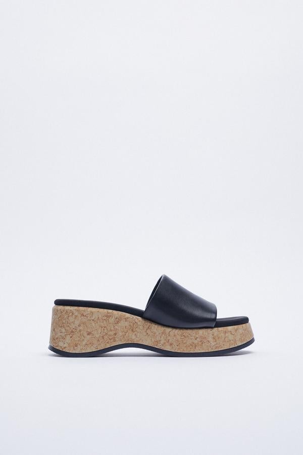 Sandalias con plataforma de corcho de Zara (29,99 euros)