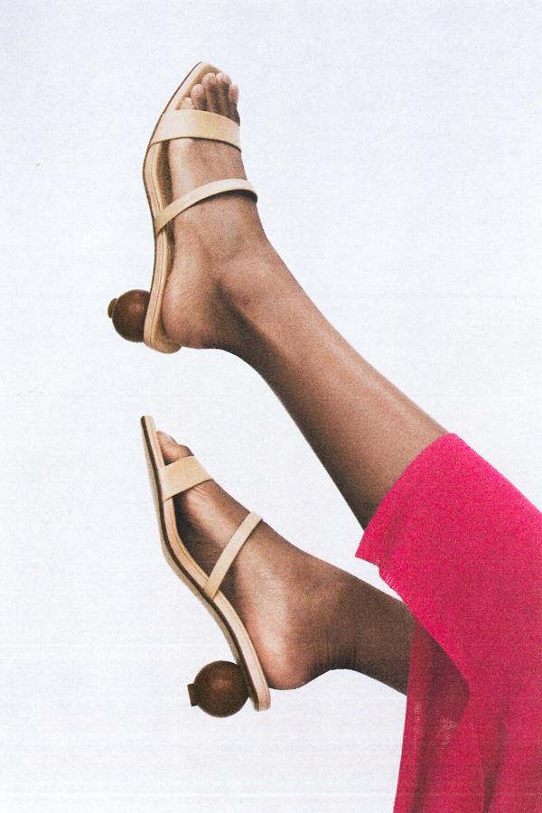 Sandalias con tacón geométrico de Zara (39,99 euros)