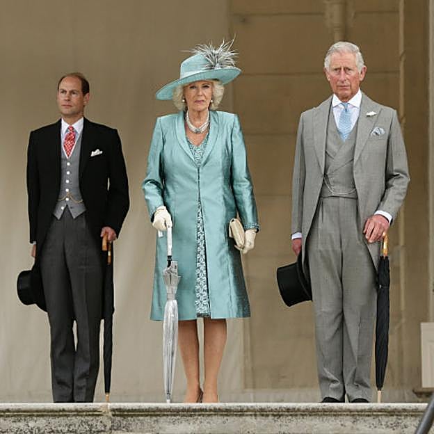 Solo el príncipe Carlos sabe si cederá el título de duque de Edimburgo a su hermano o no.