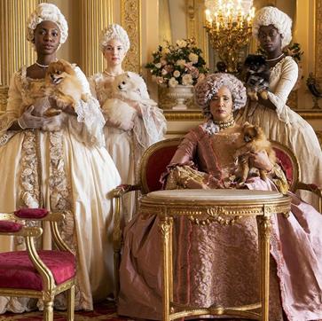 Imagen secundaria 1 - De Gossip Girl a Los Bridgerton: las series de televisión son las verdaderas responsables de marcar las nuevas tendencias de la moda