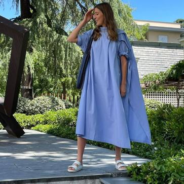 Imagen secundaria 1 - Así se ha convertido la bata en la prenda perfecta con la que serás la más elegante incluso fuera de casa