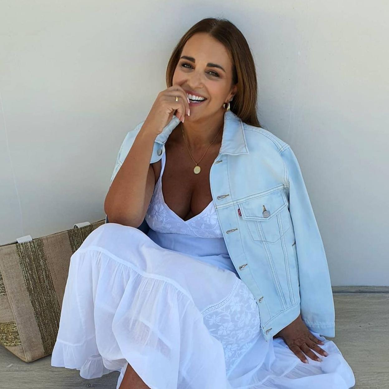 Pincha en la imagen para ver 10 alpargatas de cuña 'made in Spain' que se van a convertir en tus zapatos cómodos más ponibles y bonitos de la temporada.