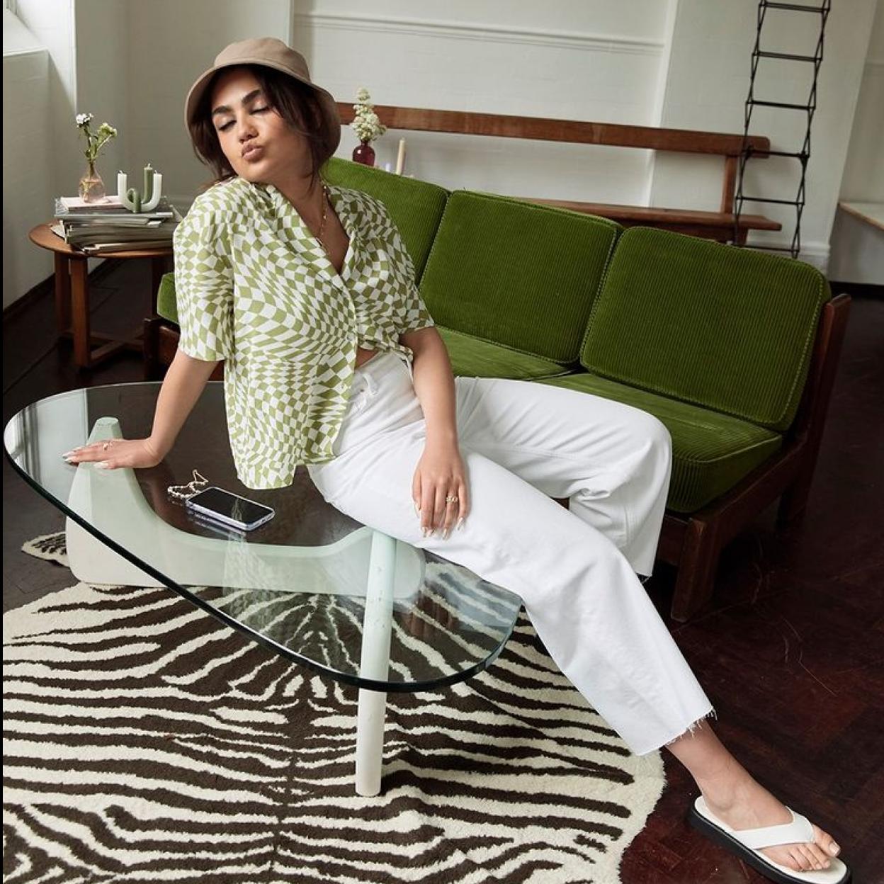 Un vestido boho, unas sandalias de tacón cómodo, un bikini reductor que hace tipazo… Pincha en la imagen para ver las compras baratísimas que tienes que hacer en Primark antes de irte de vacaciones.