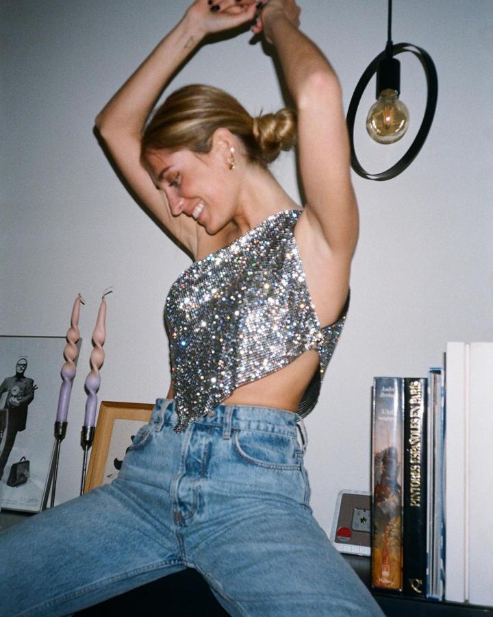 Una firma con raíces argentinas fundada por Sophie Dziovalas. En 2020 tomaron el mercado europeo al instalarse en Barcelona. Las prendas brillantes y de cota de malla son su seña de identidad. Sin duda, su ropa sacará tu faceta más fiestera. Esta marca es una joya.